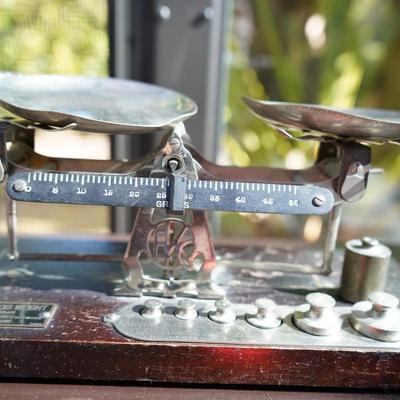 Antique Avoirdupois Weight Scale