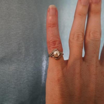 Vintage 10k White Gold Cultured Pearl Diamond Ring