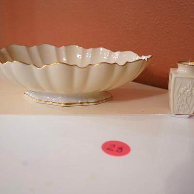 Lenox Gold Rim Large 11" White Acanthus Leaf Shape Oval Bowl