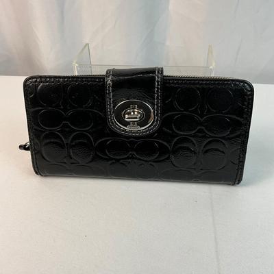 Lot E 232 NWT Coach Wallet and Coach Beanie