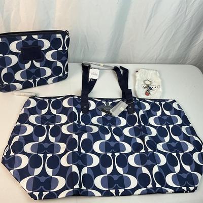 Lot E 233 NWT Coach Weekender Bag Travel Tote and Coach Keychain