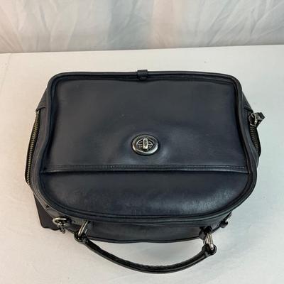 Lot E 236 Vintage Coach Limited Edition Navy Retro Lunch Pail Crossbody