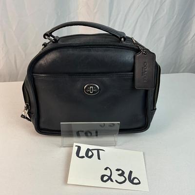 Lot E 236 Vintage Coach Limited Edition Navy Retro Lunch Pail Crossbody