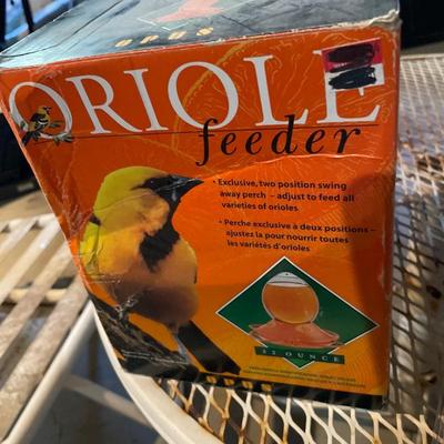 Oriole birdfeeder