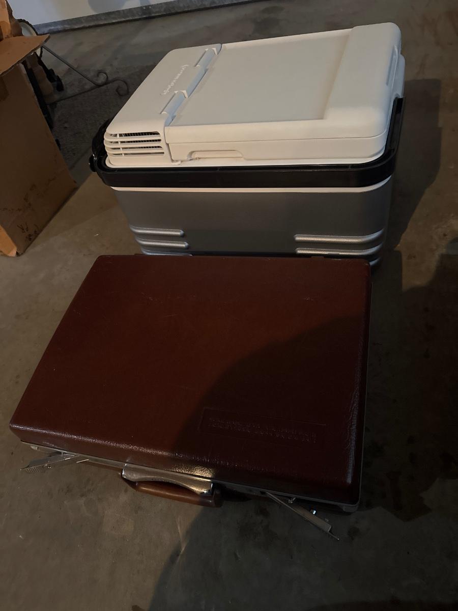 Vintage Samsonite briefcase and Igloo Plentikool cooler | EstateSales.org