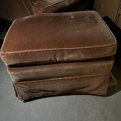 Sunniland Crushed Velvet Chair & Matching Ottoman (2058B-RG)