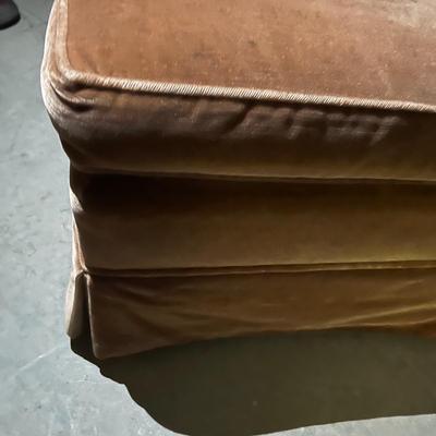 Sunniland Crushed Velvet Chair & Matching Ottoman (2058B-RG)