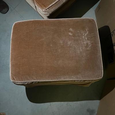 Sunniland Crushed Velvet Chair & Matching Ottoman (2058B-RG)