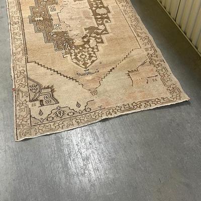 Usak Turkish Wool Rug 3' x 7' (1018FR-RG)
