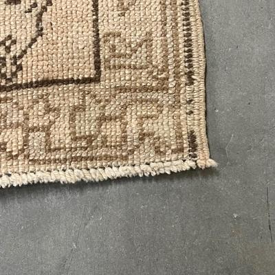 Usak Turkish Wool Rug 3' x 7' (1018FR-RG)