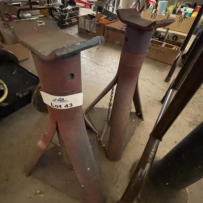 Pair of Jack Stands & Metal Jack