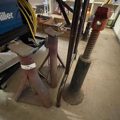 Pair of Jack Stands & Metal Jack