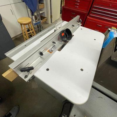 Bench Dog Router Table/Fence & built in electric Router
