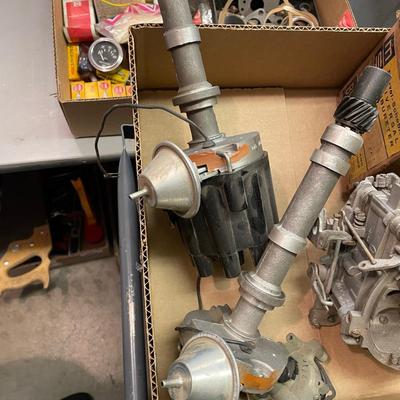 4 vintage Carburetors & 2 distributors