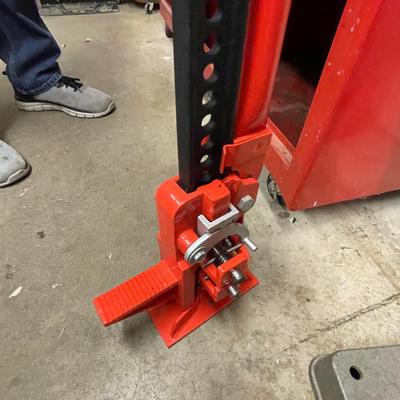 Pittsburg Farm Jack in brand new condition w/manual