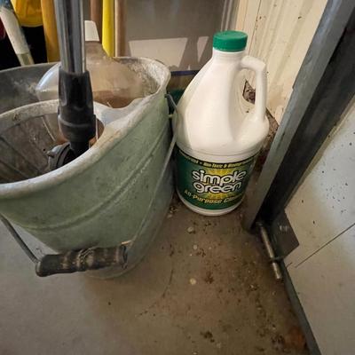 Mops/Brushes/squeegee/mop bucket/sprayer