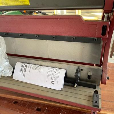 Central Machinery 30" Shear Brake Roll