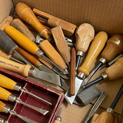 Sale Photo Thumbnail #717: tools/chisels/carving tools/knives as shown in box