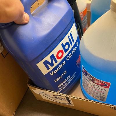 Box of 8 various liquids - Wiper Fluid/Antifreeze/Oil