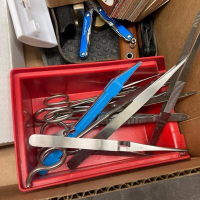 Box of misc./Old Knives/bowls/screwdrivers