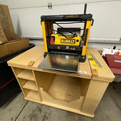 DeWalt DW733 Electric Wood Planer & Wood Bench
