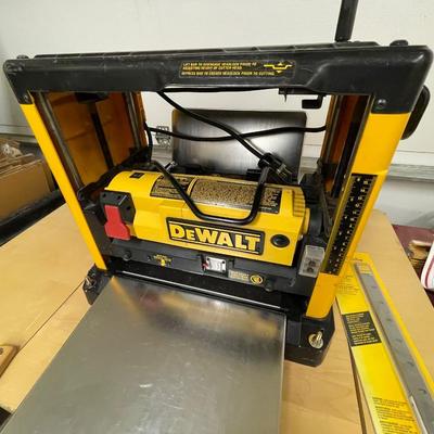 DeWalt DW733 Electric Wood Planer & Wood Bench