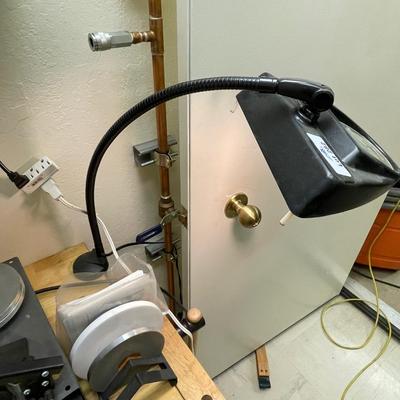 Dazor Magnifying clip on/adjustable desk Lamp