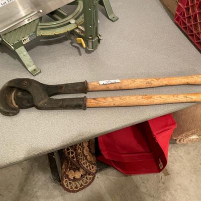 Large wood handled cutting shears
