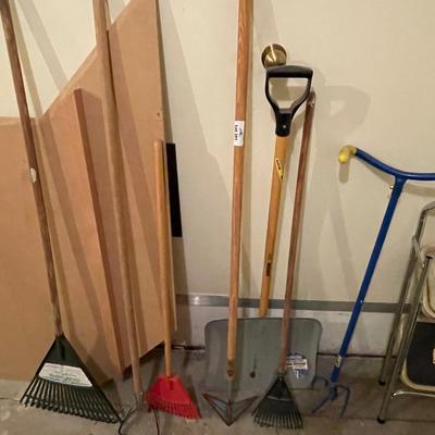 7 Garden Tools - Hoes/Shovel/Rakes/Lawn Claw & Step Stool