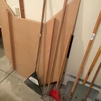 7 Garden Tools - Hoes/Shovel/Rakes/Lawn Claw & Step Stool