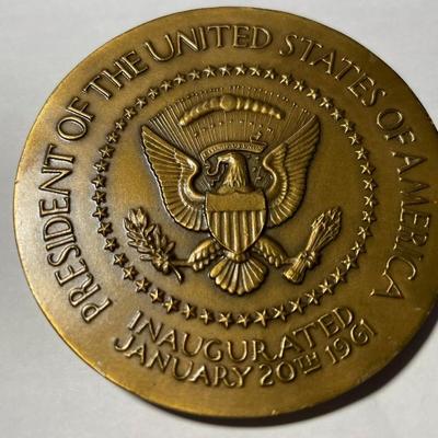 1961 John Fitzgerald Kennedy Bronze 2.75" Inauguration Medal by Medallic Art Co. in Good Preowned Condition. FREE DOMESTIC SHIPPING.