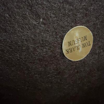 LOT 11B: Tom Clark Santa Sculpture & Cairn Christmas 2001 Gnome