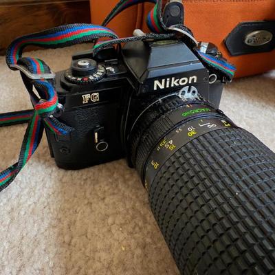 LOT 14B: Nikon FG 35mm Film Camera w/ Lens & Vivitar Auto Thyristor Flash 2800