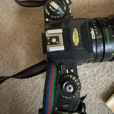 LOT 14B: Nikon FG 35mm Film Camera w/ Lens & Vivitar Auto Thyristor Flash 2800