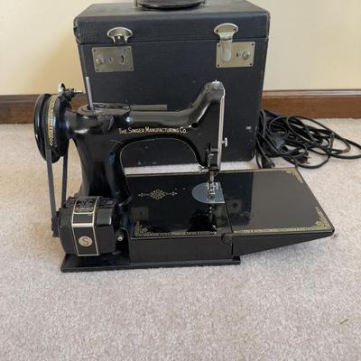 LOT 25B: Singer Portable Electric Sewing Machine 221-1 w/ Accessories
