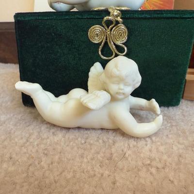 LOT 26B: Religious Home Decor & Books