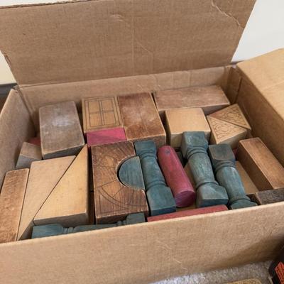 LOT 27B: Vintage 1950s Monopoly, 1970s Triple Yahtzee & c1950s-60s Kids Puzzles