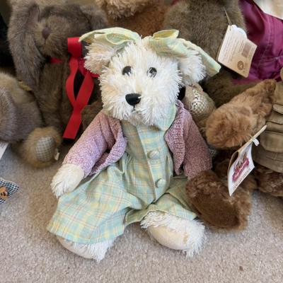 LOT 28B: Collection of Stuffed Bears - Boyd’s, 1979 North American Bear Co & More