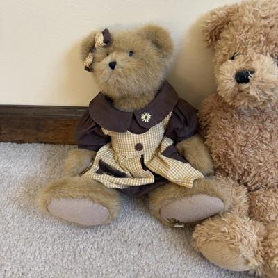 LOT 28B: Collection of Stuffed Bears - Boyd’s, 1979 North American Bear Co & More