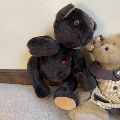 LOT 28B: Collection of Stuffed Bears - Boyd’s, 1979 North American Bear Co & More