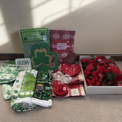 LOT 33B: St. Valentine’s & St. Patrick’s Day Home Decor