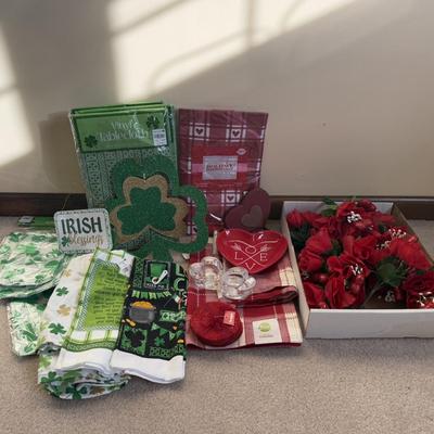 LOT 33B: St. Valentine’s & St. Patrick’s Day Home Decor