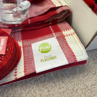 LOT 33B: St. Valentine’s & St. Patrick’s Day Home Decor