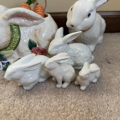 LOT 34B: Collection of Easter / Spring Home Decor
