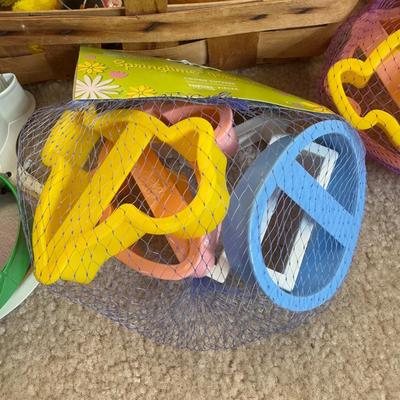 LOT 34B: Collection of Easter / Spring Home Decor