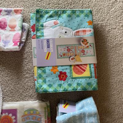 LOT 34B: Collection of Easter / Spring Home Decor