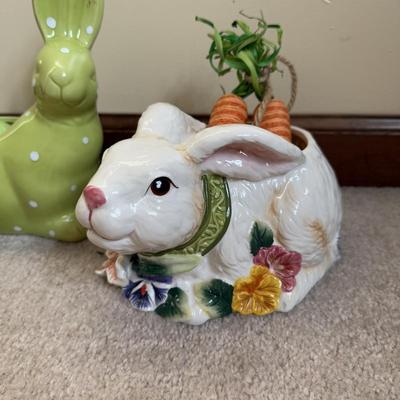 LOT 34B: Collection of Easter / Spring Home Decor