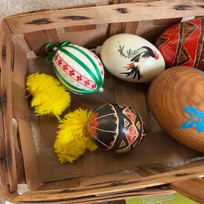 LOT 34B: Collection of Easter / Spring Home Decor