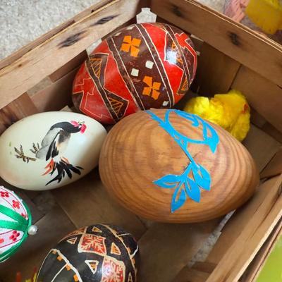 LOT 34B: Collection of Easter / Spring Home Decor