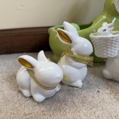 LOT 34B: Collection of Easter / Spring Home Decor